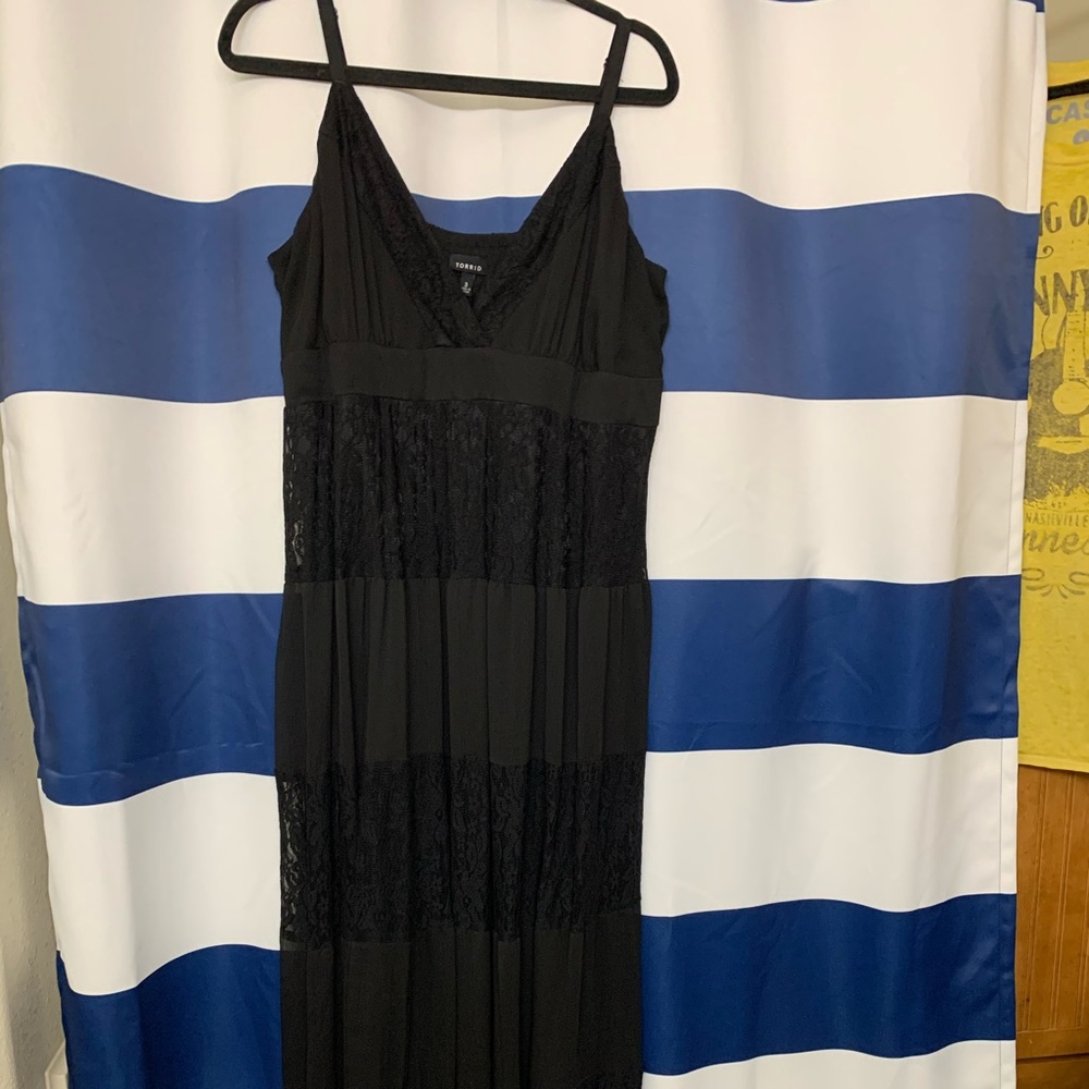 Sz 3 Torrid Lace/Crepe Maxi Dress